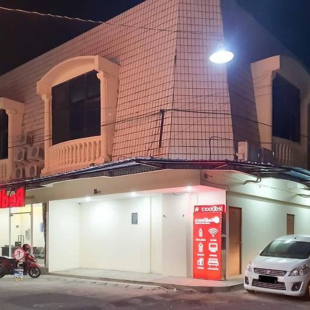 红多兹酒店-泗水达摩公园1号 外观 照片